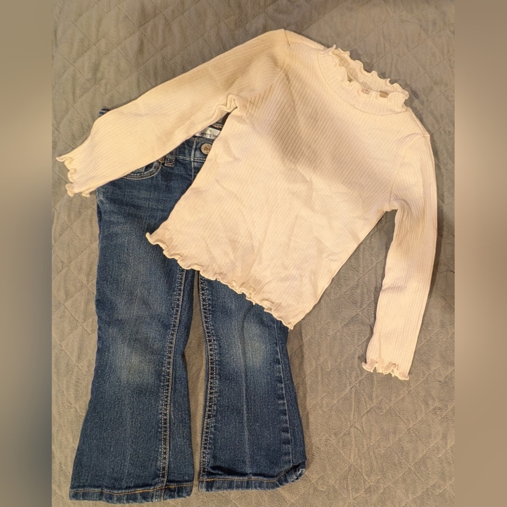 2T Cream Ruffle Long Sleeve Top and Blue Jeans Set